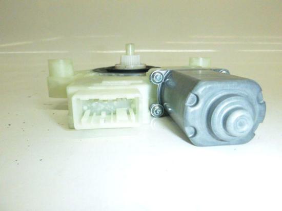 Motor Fensterheber links hinten VW GOLF VII VARIANT 1.4 TSI 90 KW 5Q4959811D Bild Motor Fensterheber links hinten VW GOLF VII VARIANT 1.4 TSI 90 KW 5Q4959811D
