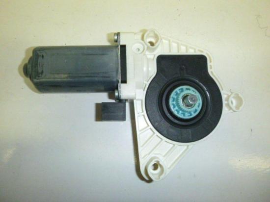 Motor Fensterheber rechts vorn VW GOLF VII VARIANT 1.4 TSI 90 KW 5Q4959802B Bild Motor Fensterheber rechts vorn VW GOLF VII VARIANT 1.4 TSI 90 KW 5Q4959802B