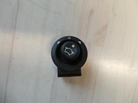 Schalter Spiegeleinstellung Ford Fiesta 4 und 5 (Typ:JBS/JAS, 3/5-türig) Focus Bild Schalter Spiegeleinstellung Ford Fiesta 4 und 5 (Typ:JBS/JAS, 3/5-türig) Focus