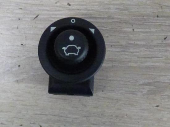 Schalter Spiegeleinstellung Ford Focus I Turnier und Stufenheck (Typ:DFW/DNW) Turnier * Bild Schalter Spiegeleinstellung Ford Focus I Turnier und Stufenheck (Typ:DFW/DNW) Turnier *