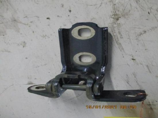 Türscharnier h.l. unten stra J Kombi Bj 2011 Opel Astra J Lim./Sports Tourer (Typ:) Bild Türscharnier h.l. unten stra J Kombi Bj 2011 Opel Astra J Lim./Sports Tourer (Typ:)