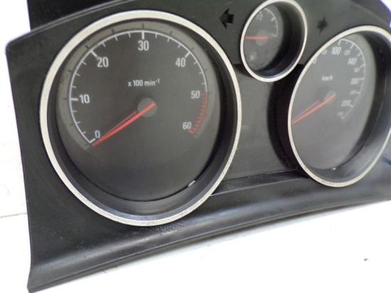 Tachometer Kombiinstrument KMH ENTHEIRATET OPEL ASTRA H CARAVAN (L35) 1.7 CDTI 74 KW 13172012 Bild Tachometer Kombiinstrument KMH ENTHEIRATET OPEL ASTRA H CARAVAN (L35) 1.7 CDTI 74 KW 13172012