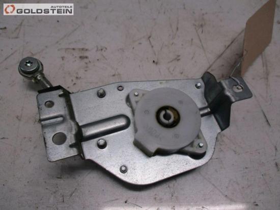 Halter Verriegelung Heckklappe unterteil rechts Seil Zug MITSUBISHI OUTLANDER II (CW_W) 2.0 DI-D 103 KW 071119 Bild Halter Verriegelung Heckklappe unterteil rechts Seil Zug MITSUBISHI OUTLANDER II (CW_W) 2.0 DI-D 103 KW 071119