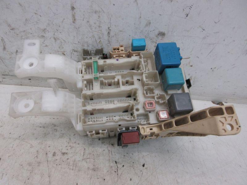 Steuergerät Sicherungskasten ECU TOYOTA YARIS (_P9_) 1.0 VVT-I 51 KW 8273052700 Bild Steuergerät Sicherungskasten ECU TOYOTA YARIS (_P9_) 1.0 VVT-I 51 KW 8273052700