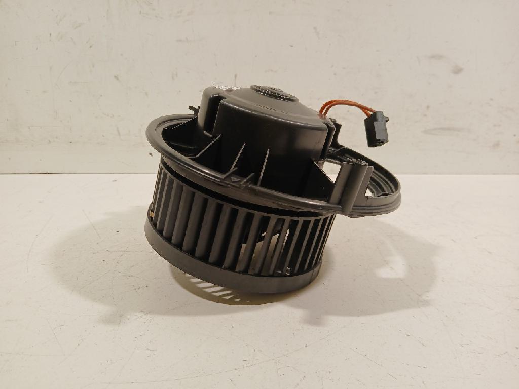 Heizgebläse Motor 5Q1819021F Seat Leon (5FB) Schrägheck 5-drs 1.5 TSI 16V (DADA) 2018
