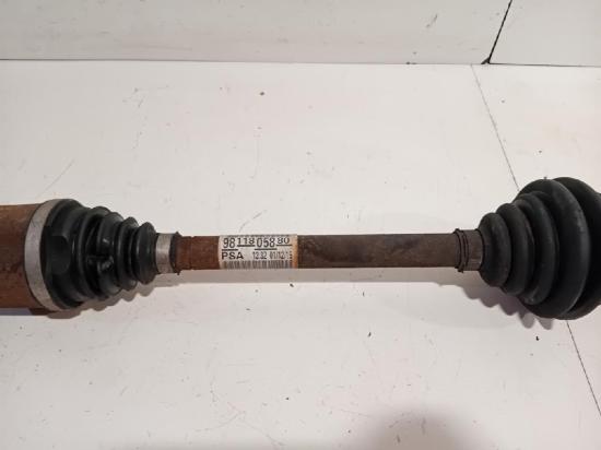 Antriebswelle Rechts Vorne 9811805880 Peugeot 2008 (CU) Gro?raumlimousine 1.2 12V e-THP PureTech 130 (EB2DTS(HNY)) 2016 Bild Antriebswelle Rechts Vorne 9811805880 Peugeot 2008 (CU) Gro?raumlimousine 1.2 12V e-THP PureTech 130 (EB2DTS(HNY)) 2016