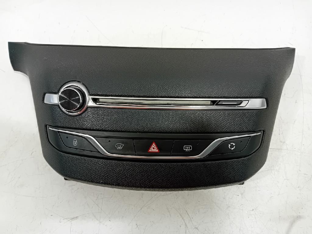 Bedienung 96777664ZD Peugeot 308 SW (L4/L9/LC/LJ/LR) Kombi 5-drs 1.2 12V e-THP PureTech 130 (EB2DTS(HNY)) 2015 Bild Bedienung 96777664ZD Peugeot 308 SW (L4/L9/LC/LJ/LR) Kombi 5-drs 1.2 12V e-THP PureTech 130 (EB2DTS(HNY)) 2015