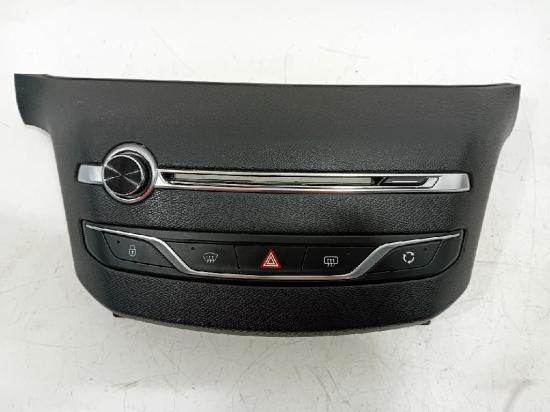 Bedienung 96777664ZD Peugeot 308 SW (L4/L9/LC/LJ/LR) Kombi 5-drs 1.2 12V e-THP PureTech 130 (EB2DTS(HNY)) 2015 Bild Bedienung 96777664ZD Peugeot 308 SW (L4/L9/LC/LJ/LR) Kombi 5-drs 1.2 12V e-THP PureTech 130 (EB2DTS(HNY)) 2015