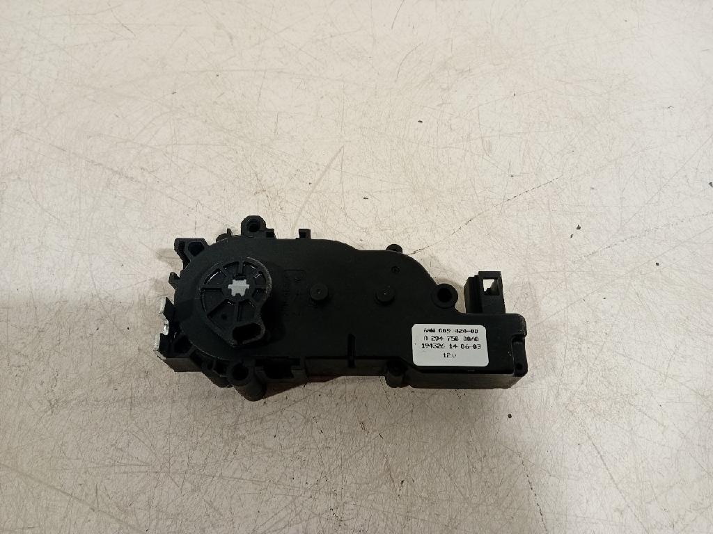 Heckklappenmotor A2047500060 Mercedes-Benz GLA (156.9) SUV 1.6 200 16V (M270.910(Euro 6)) 2014