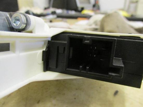 Motor Fensterheber links hinten AUDI A6 AVANT (4F5, C6) 2.7 TDI 132 KW 4F0959801C Bild Motor Fensterheber links hinten AUDI A6 AVANT (4F5, C6) 2.7 TDI 132 KW 4F0959801C