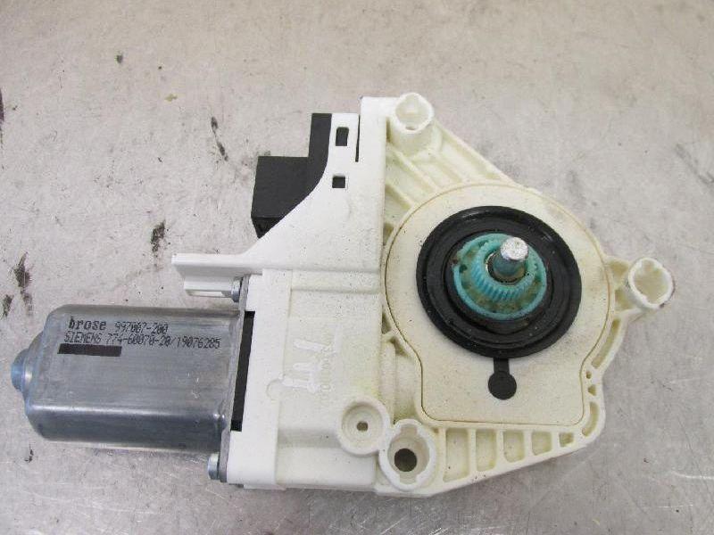 Motor Fensterheber links hinten AUDI A6 AVANT (4F5, C6) 2.7 TDI 132 KW 4F0959801C Bild Motor Fensterheber links hinten AUDI A6 AVANT (4F5, C6) 2.7 TDI 132 KW 4F0959801C