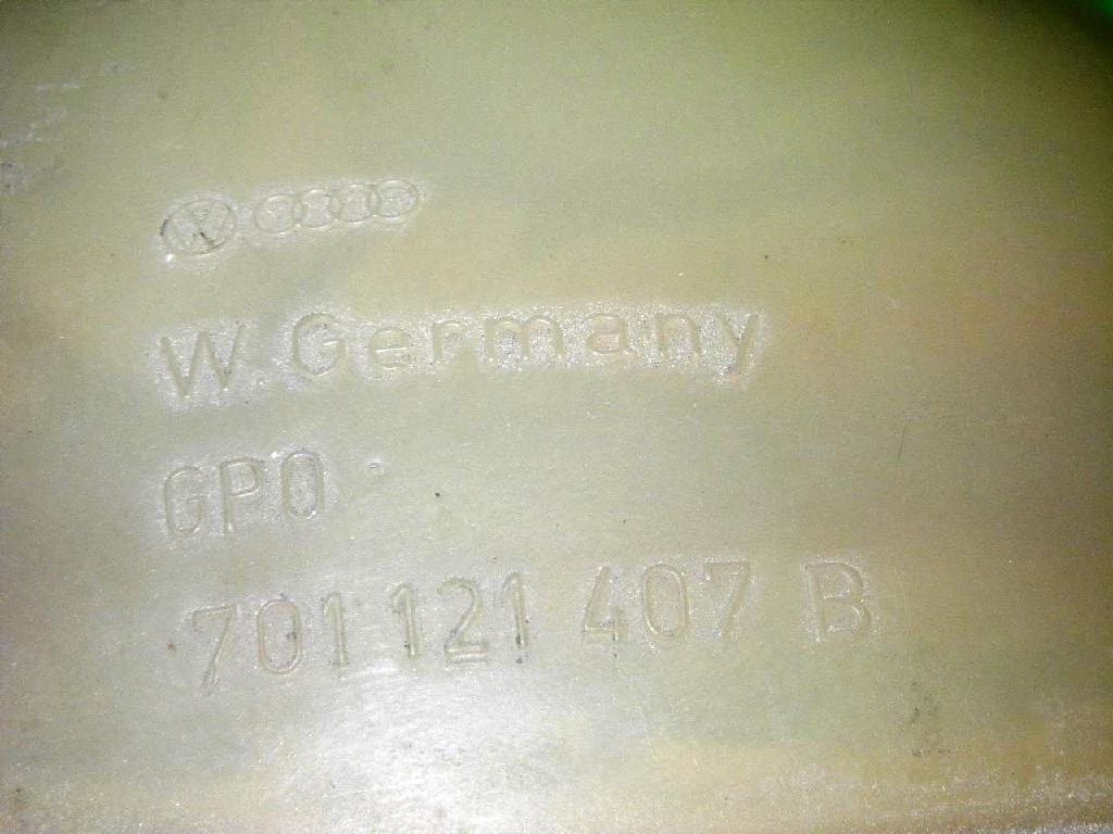 Ausdehnbehälter VW TRANSPORTER T4 Bus (70XB, 70XC, 7DB, 7DW, 7DK) 2.5 701121407B Bild Ausdehnbehälter VW TRANSPORTER T4 Bus (70XB, 70XC, 7DB, 7DW, 7DK) 2.5 701121407B