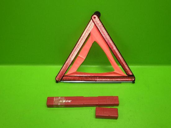 Warndreieck AUDI (NSU) A4 Avant (8ED, B7) 1.9 TDI 7L0860251 Bild Warndreieck AUDI (NSU) A4 Avant (8ED, B7) 1.9 TDI 7L0860251