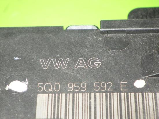 Steuerger?t T?r vorne rechts VW PASSAT Variant (3G5) 2.0 TDI 5Q0959592E Bild Steuerger?t T?r vorne rechts VW PASSAT Variant (3G5) 2.0 TDI 5Q0959592E