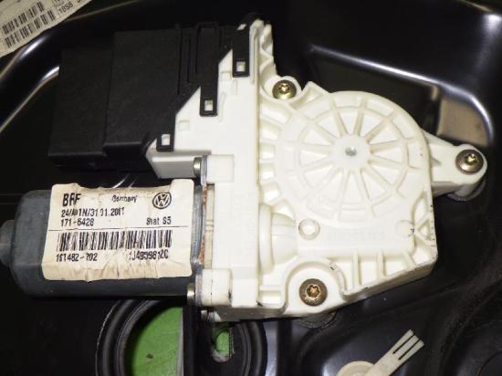 Fensterheber T?r hinten rechts SEAT TOLEDO II (1M2) 1.6 16V 1M0839730F Bild Fensterheber T?r hinten rechts SEAT TOLEDO II (1M2) 1.6 16V 1M0839730F