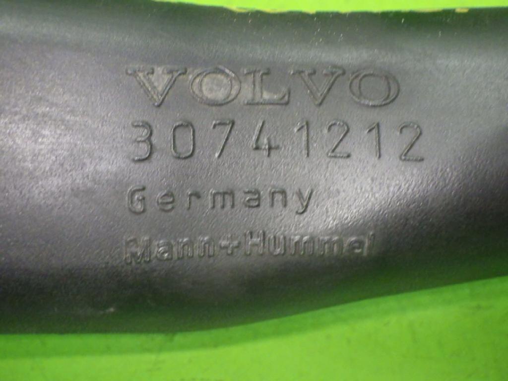 Rohr Ladeluftkühler links VOLVO C30 D5 30741212 Bild Rohr Ladeluftkühler links VOLVO C30 D5 30741212