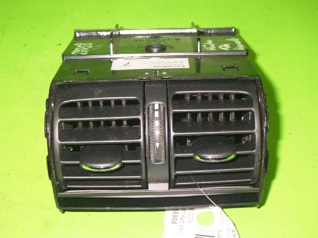 Luftdüse hinten mitte MERCEDES-BENZ C-KLASSE (W203) C 220 CDI (203.008) A2038303854 Bild Luftdüse hinten mitte MERCEDES-BENZ C-KLASSE (W203) C 220 CDI (203.008) A2038303854