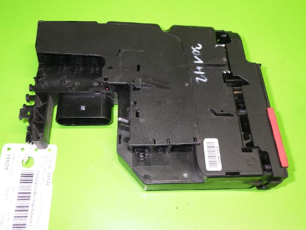 Sicherungskasten links MERCEDES-BENZ C-KLASSE Kombi (S204) C 350 CDI 4-matic (204.292) A2075401950 Bild Sicherungskasten links MERCEDES-BENZ C-KLASSE Kombi (S204) C 350 CDI 4-matic (204.292) A2075401950