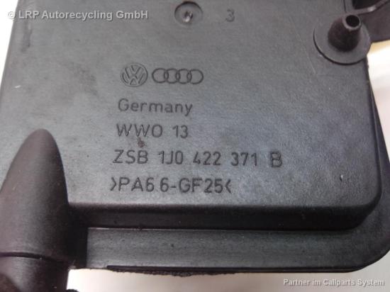 VW Golf 4 Servoölbehälter 1J0422371B 2.3 V5 110kw BJ1999 Bild VW Golf 4 Servoölbehälter 1J0422371B 2.3 V5 110kw BJ1999