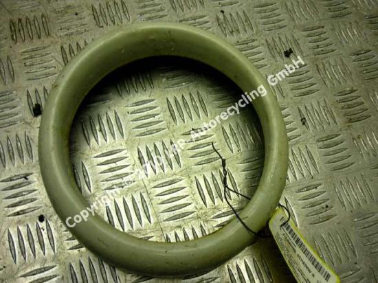 Trabant P601 Zierring Scheinwerfer rechts papyrus BJ1986 Bild Trabant P601 Zierring Scheinwerfer rechts papyrus BJ1986