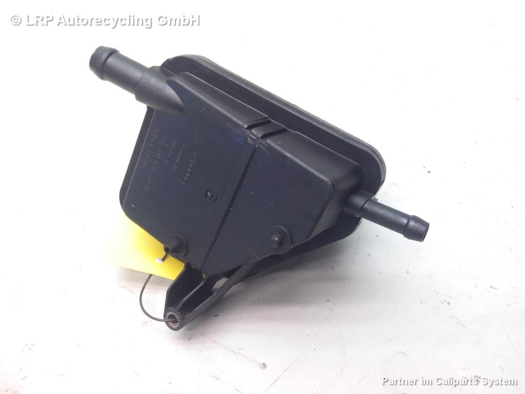 VW Golf 4 Servoölbehälter 1J0422371B 2.3 V5 110kw BJ1999 Bild VW Golf 4 Servoölbehälter 1J0422371B 2.3 V5 110kw BJ1999