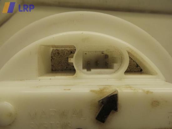 Dacia Sandero BS0 BJ2011 Kraftstoffpumpe Benzinpumpe 8200903683 Bild Dacia Sandero BS0 BJ2011 Kraftstoffpumpe Benzinpumpe 8200903683