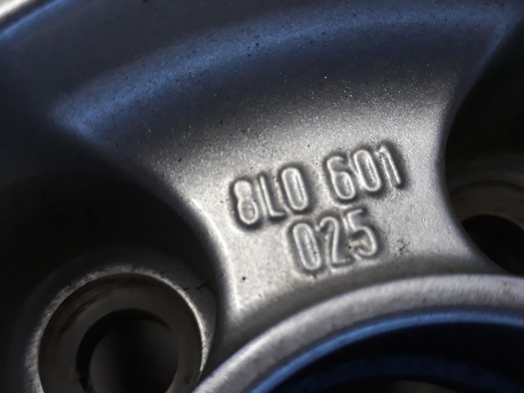 Audi A3 Bj.1999 original Alufelge 15 Zoll 8L0601025 1004810321006