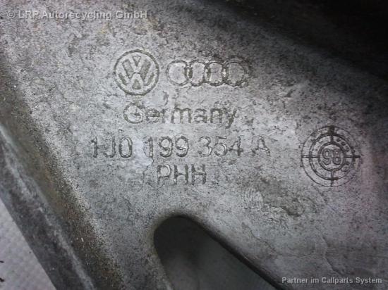 VW Golf 4 Motorstütze rechts 1J0199354A 2.3 V5 110kw AGZ BJ1999 Bild VW Golf 4 Motorstütze rechts 1J0199354A 2.3 V5 110kw AGZ BJ1999