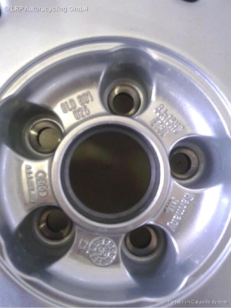 Audi A3 8L Bj.1998 original Alufelge 15 Zoll 8L0601025