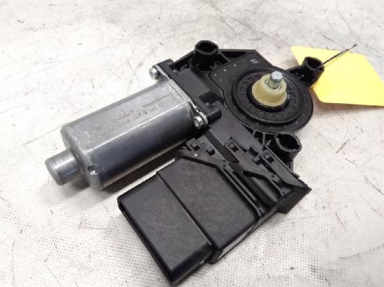 VW Golf 6 original Fensterhebermotor hinten links 5K0959703D BJ2011 Bild VW Golf 6 original Fensterhebermotor hinten links 5K0959703D BJ2011