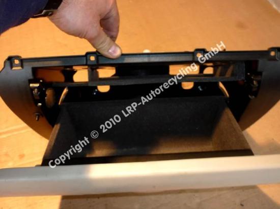 JAGUAR XJ6 (AB´94) BJ2001 HANDSCHUHFACH RECHTSLENKER RHD VANILLE/BEIGE Bild JAGUAR XJ6 (AB´94) BJ2001 HANDSCHUHFACH RECHTSLENKER RHD VANILLE/BEIGE