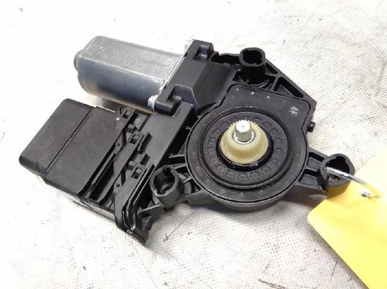 VW Golf 6 original Fensterhebermotor hinten links 5K0959703D BJ2011 Bild VW Golf 6 original Fensterhebermotor hinten links 5K0959703D BJ2011