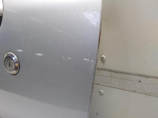 Peugeot 206CC Bj.2005 Tür links Fahrertür silber EZR aluminiumgraumet. Bild Peugeot 206CC Bj.2005 Tür links Fahrertür silber EZR aluminiumgraumet.