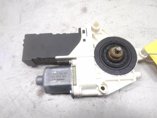 Peugeot 407 SW Bj.2005 original Fensterhebermotor vorn rechts mit Türsteuergerät Bild Peugeot 407 SW Bj.2005 original Fensterhebermotor vorn rechts mit Türsteuergerät