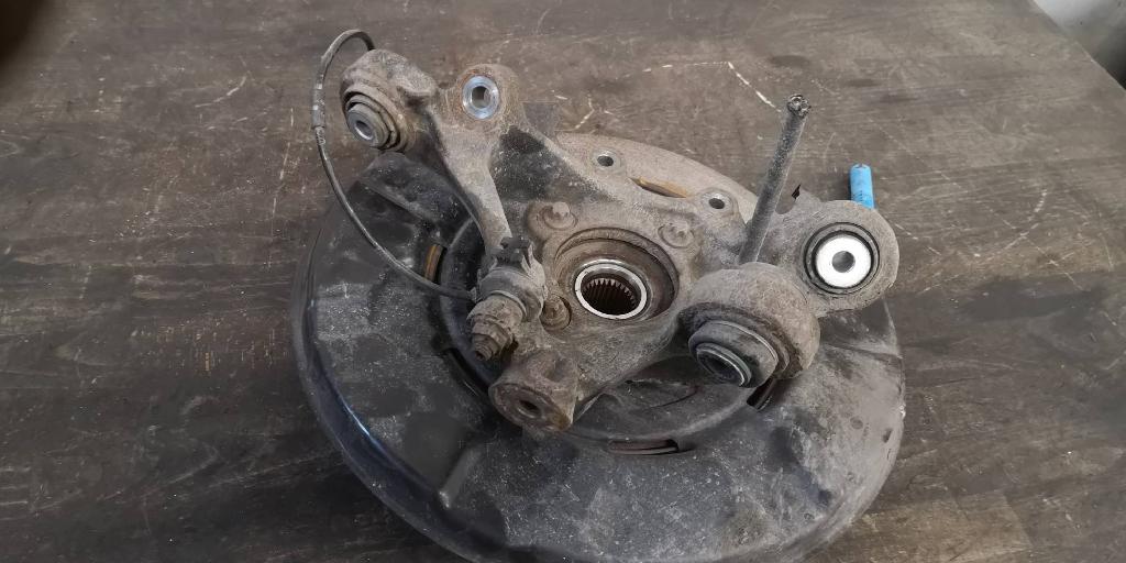 Achsschenkel Links BMW X1 E84 6738049 1.8D 105kW N47D20C 228753 Bild Achsschenkel Links BMW X1 E84 6738049 1.8D 105kW N47D20C 228753