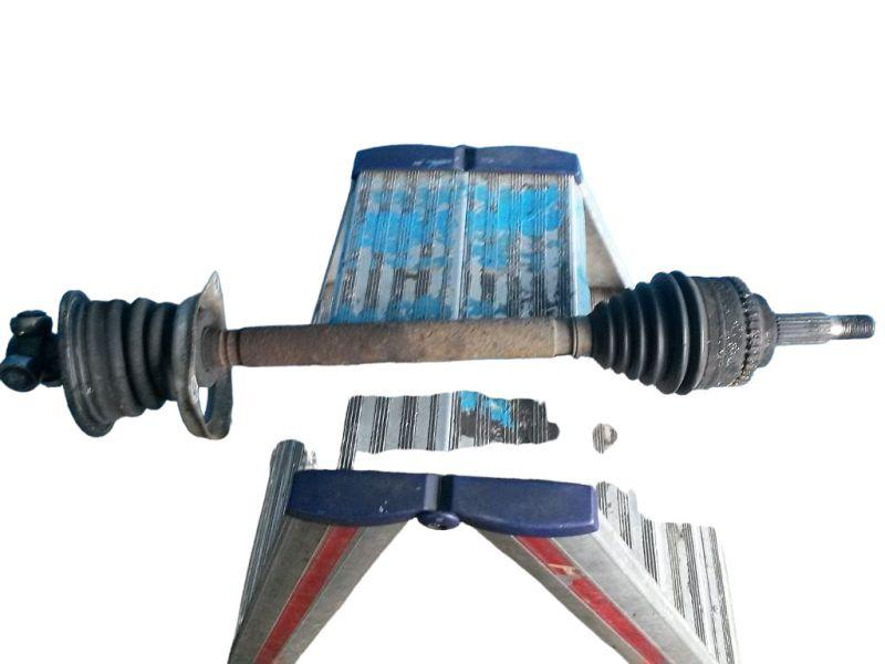 Antriebswelle links vorn Gelenkwelle links vorne RENAULT SCÉNIC I (JA0/1_) 1.9 DCI 75 KW Bild Antriebswelle links vorn Gelenkwelle links vorne RENAULT SCÉNIC I (JA0/1_) 1.9 DCI 75 KW