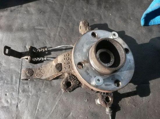 Achsschenkel links vorn Radlagergehäuse links vorne DACIA SANDERO 1.4 MPI LPG 53 KW Bild Achsschenkel links vorn Radlagergehäuse links vorne DACIA SANDERO 1.4 MPI LPG 53 KW