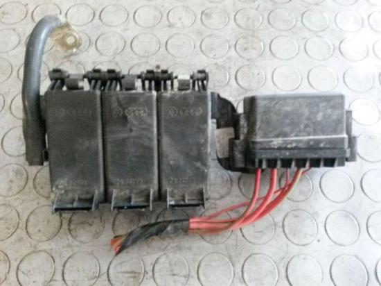 Sicherungskasten Sicherungskasten bei Batterie SKODA FABIA (542) 1.2 44 KW Bild Sicherungskasten Sicherungskasten bei Batterie SKODA FABIA (542) 1.2 44 KW