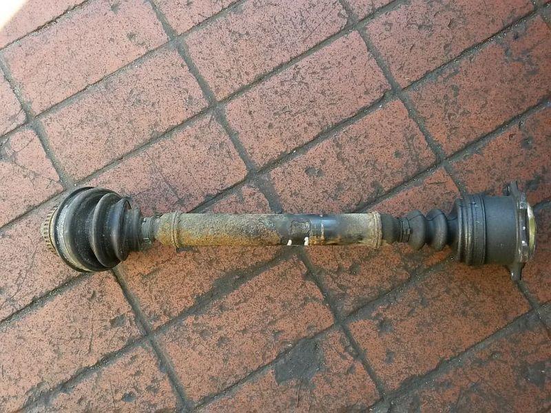 Antriebswelle links vorn Gelenkwelle links vorne AUDI A6 AVANT (4B, C5) 2.5 TDI QUATTRO 132 KW Bild Antriebswelle links vorn Gelenkwelle links vorne AUDI A6 AVANT (4B, C5) 2.5 TDI QUATTRO 132 KW