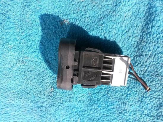 Schalter Heckscheibe Schalter Heckscheibenheizung DACIA SANDERO 1.4 MPI LPG 53 KW Bild Schalter Heckscheibe Schalter Heckscheibenheizung DACIA SANDERO 1.4 MPI LPG 53 KW