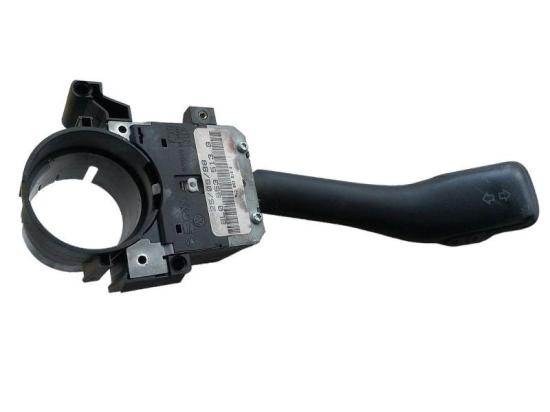 Blinkerschalter VW BORA (1J2) 1.9 TDI 66 KW 8L0953513G Bild Blinkerschalter VW BORA (1J2) 1.9 TDI 66 KW 8L0953513G