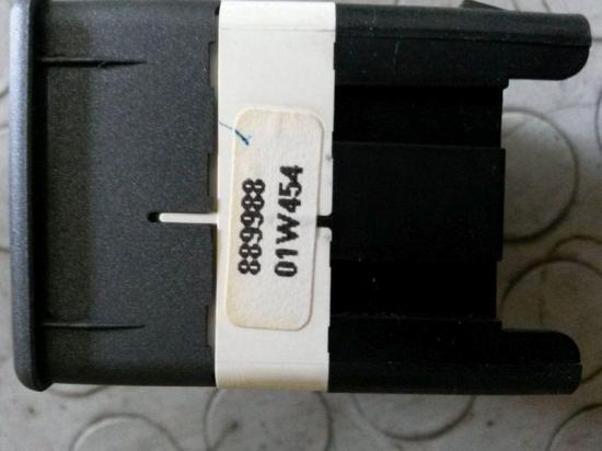 Bordcomputer Schalter für Bordcomputer VOLVO V40 KOMBI (VW) 1.9 DI 85 KW 889988 Bild Bordcomputer Schalter für Bordcomputer VOLVO V40 KOMBI (VW) 1.9 DI 85 KW 889988