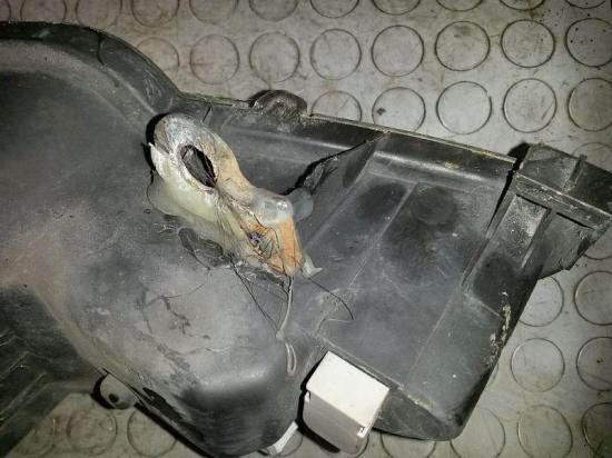 Hauptscheinwerfer rechts Halterung unten gebrochen PEUGEOT 206 SCHRÄGHECK (2A/C) 1.9 D 51 KW 9632689280 Bild Hauptscheinwerfer rechts Halterung unten gebrochen PEUGEOT 206 SCHRÄGHECK (2A/C) 1.9 D 51 KW 9632689280