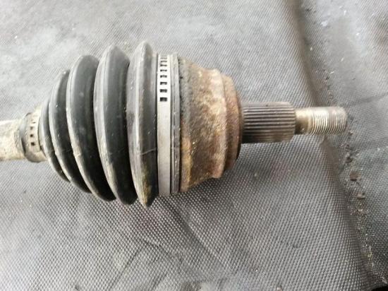 Antriebswelle links vorn Gelenkwelle für Automatikgetriebe VW GOLF IV (1J1) 1.6 74 KW Bild Antriebswelle links vorn Gelenkwelle für Automatikgetriebe VW GOLF IV (1J1) 1.6 74 KW