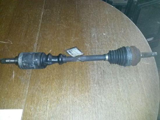 Antriebswelle links vorn Gelenkwelle links vorne PEUGEOT 106 II (1) 1.1 I 40 KW Bild Antriebswelle links vorn Gelenkwelle links vorne PEUGEOT 106 II (1) 1.1 I 40 KW