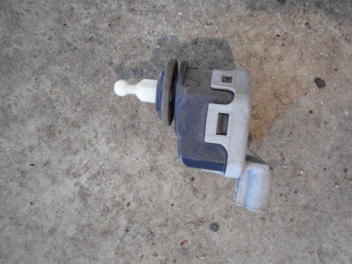 Stellelement Leuchtweiteregulierung 90590665 