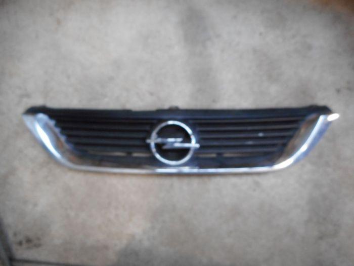 Kühlergrill Facelift OPEL VECTRA B CARAVAN (31_) 2.2I 16V 108 KW Bild Kühlergrill Facelift OPEL VECTRA B CARAVAN (31_) 2.2I 16V 108 KW
