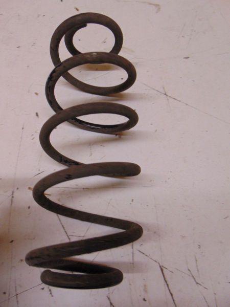 Feder rechts hinten SUZUKI SPLASH 1,2 63 KW Bild Feder rechts hinten SUZUKI SPLASH 1,2 63 KW