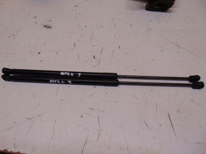 Heckklappendämpfer links und rechts OPEL ASTRA J 1,4 74 KW Bild Heckklappendämpfer links und rechts OPEL ASTRA J 1,4 74 KW