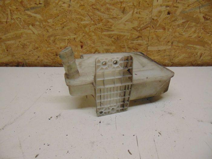 Behälter Scheibenwaschanlage + Pumpe VW GOLF PLUS (5M1, 521) 1.9 TDI 77 KW Bild Behälter Scheibenwaschanlage + Pumpe VW GOLF PLUS (5M1, 521) 1.9 TDI 77 KW